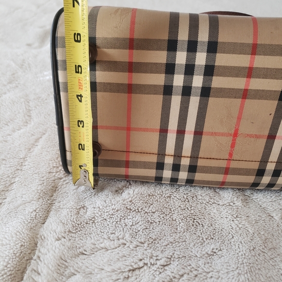 Burberrys Nova Check bag - Picture 11 of 15